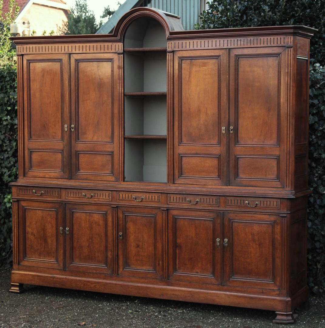 gro-er-antiker-franz-sischer-schrank